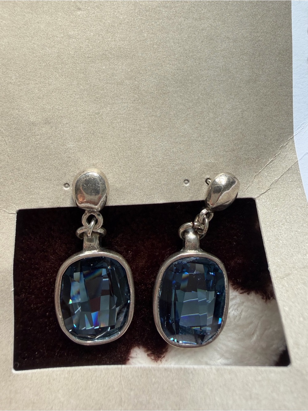 UNO de 50 Silver Earrings with Dark Blue Faceted Stones